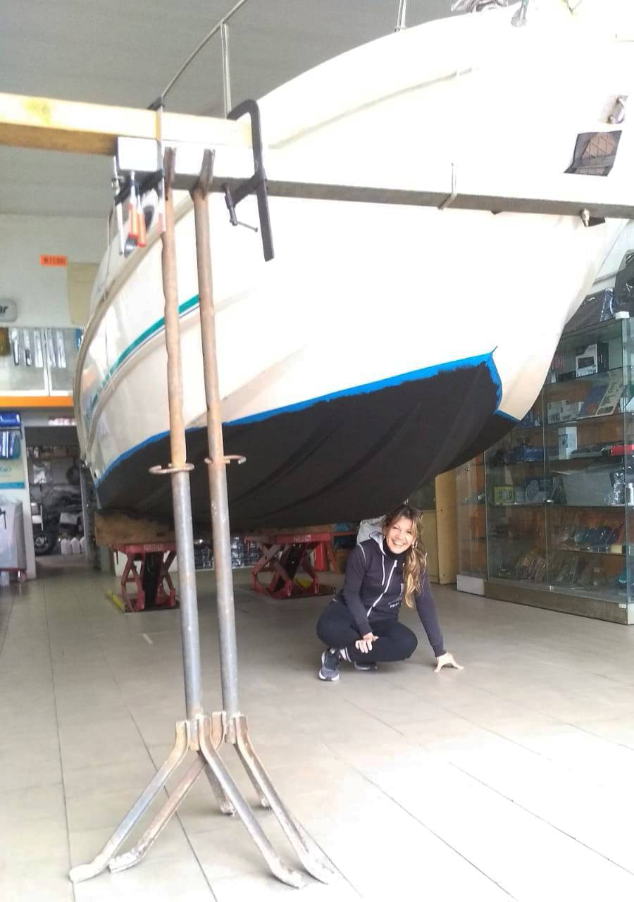 Imbarcazione in lavorazione nell'officina